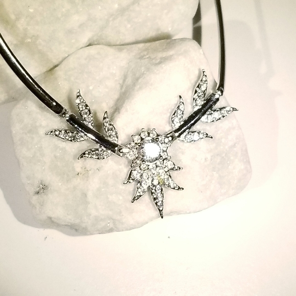 16" Rhinestone Necklace With Leaf Design - Picture 2 of 8